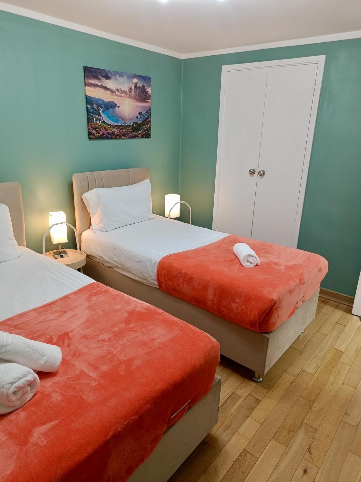 Deluxe Apartment - 1 Min Away From Camden Market And Station Лондон Екстериор снимка