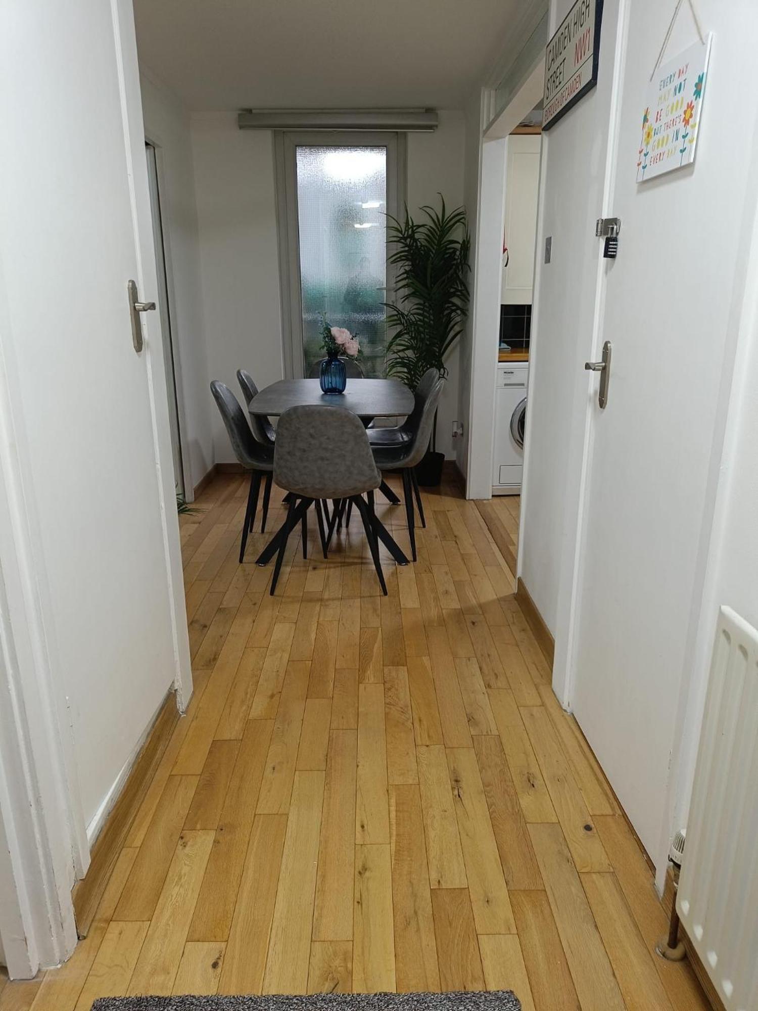 Deluxe Apartment - 1 Min Away From Camden Market And Station Лондон Екстериор снимка